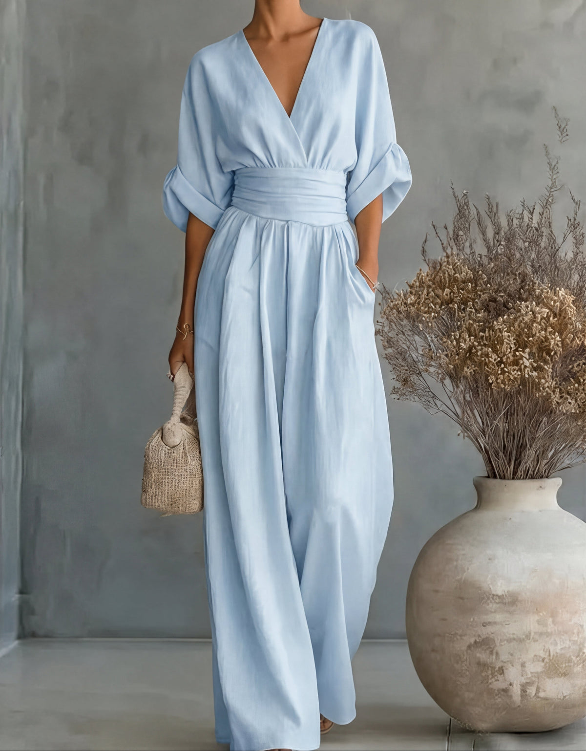 Alessia™ | Mono elegante de escote en V y pierna ancha