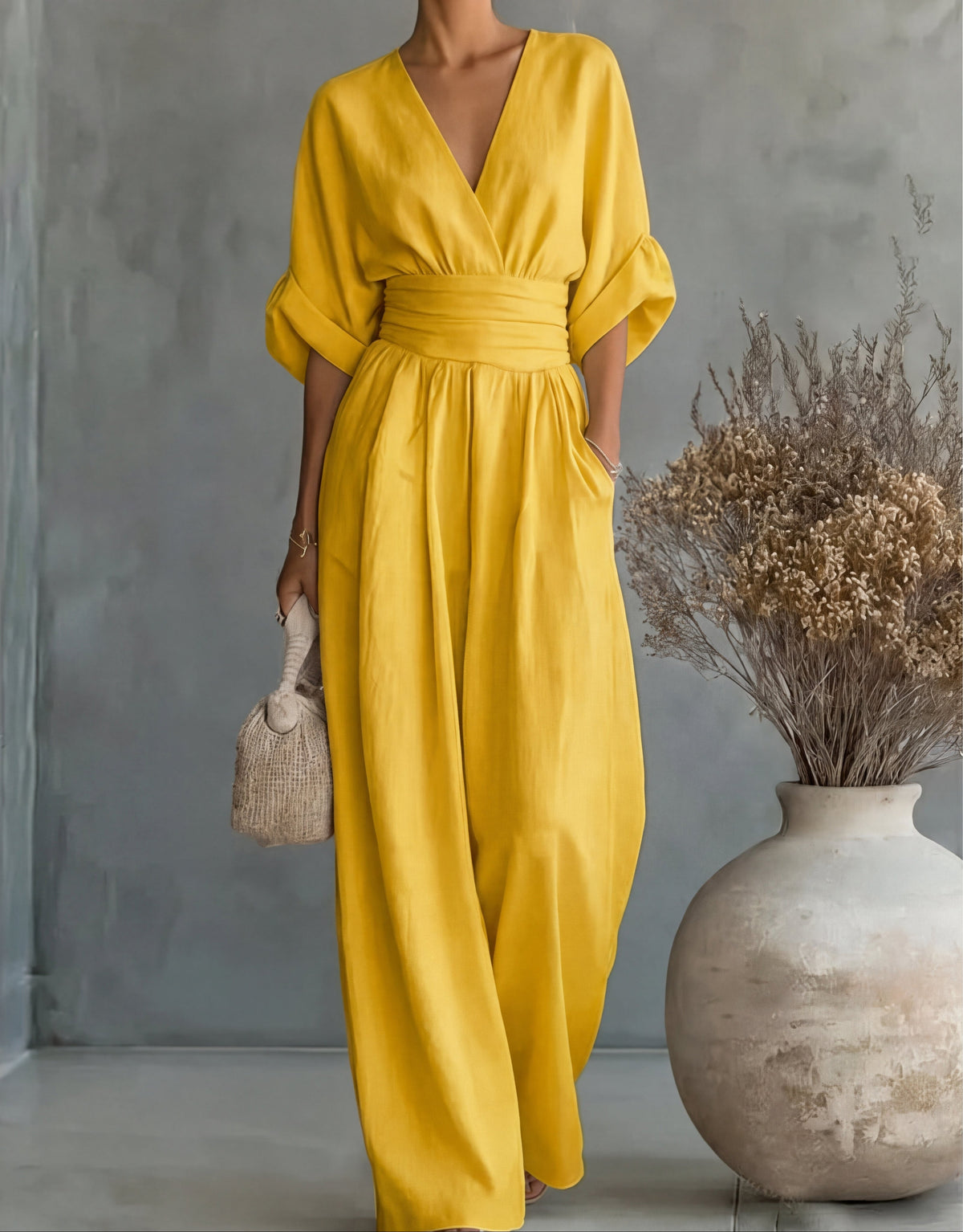Alessia™ | Mono elegante de escote en V y pierna ancha