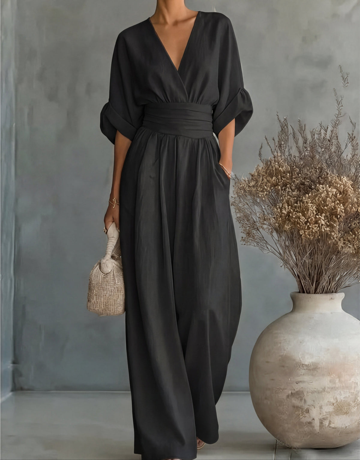 Alessia™ | Mono elegante de escote en V y pierna ancha