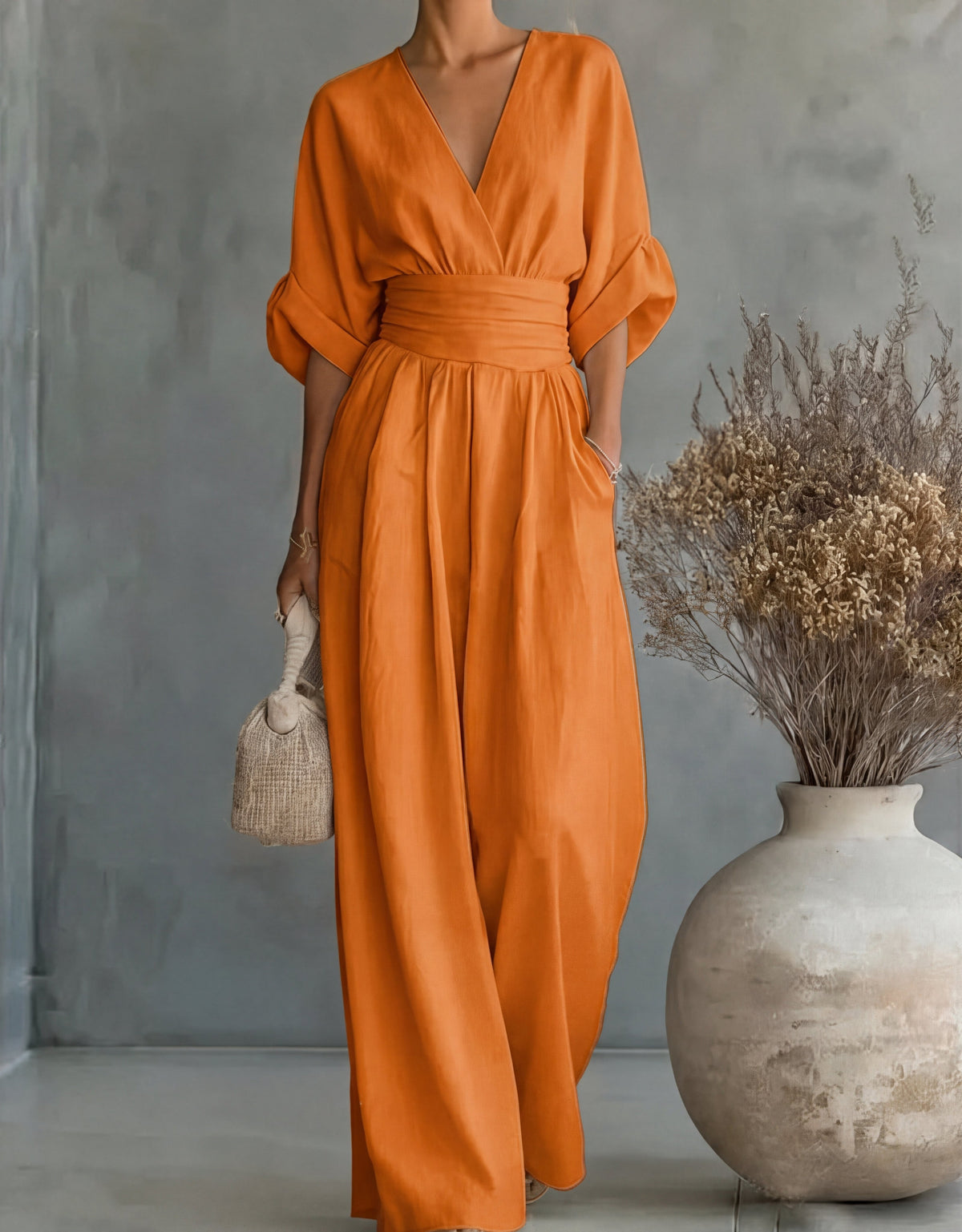 Alessia™ | Mono elegante de escote en V y pierna ancha