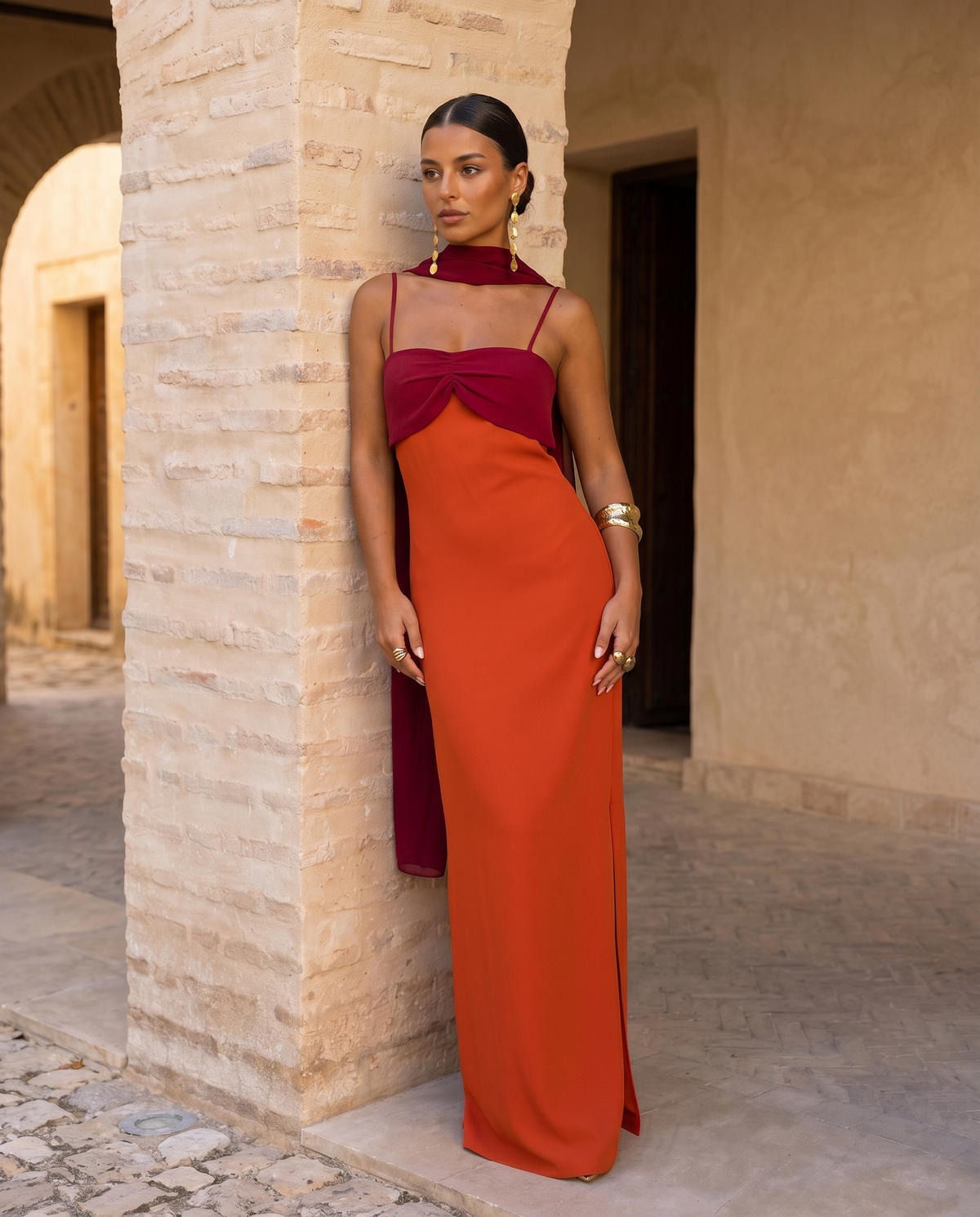 Sara™ | Vestido naranja con escote rojo