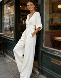 Alessia™ | Mono elegante de escote en V y pierna ancha